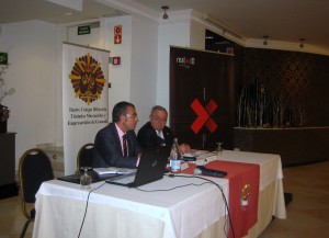 El magistrado del Juzgado de lo Penal nº 1 de Málaga, Ricardo Puyol, junto al vocal de la Junta de Gobierno del Colegio, Federico Fernández-Crehuet